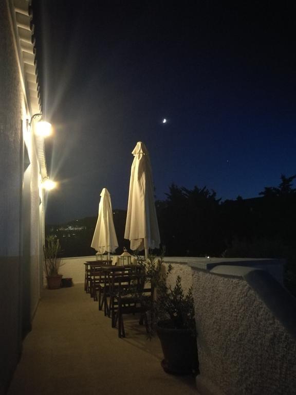 Villa Metaxa Spetses Town Bagian luar foto